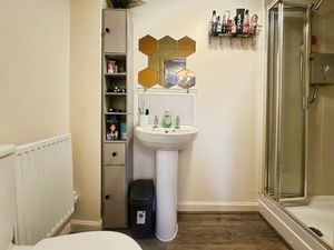 En-Suite- click for photo gallery